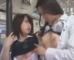 【痴漢レズ動画】巨乳のビアンOLが出勤途中にバスで見かけた貧乳のロリJKに欲情し手マンレイプ